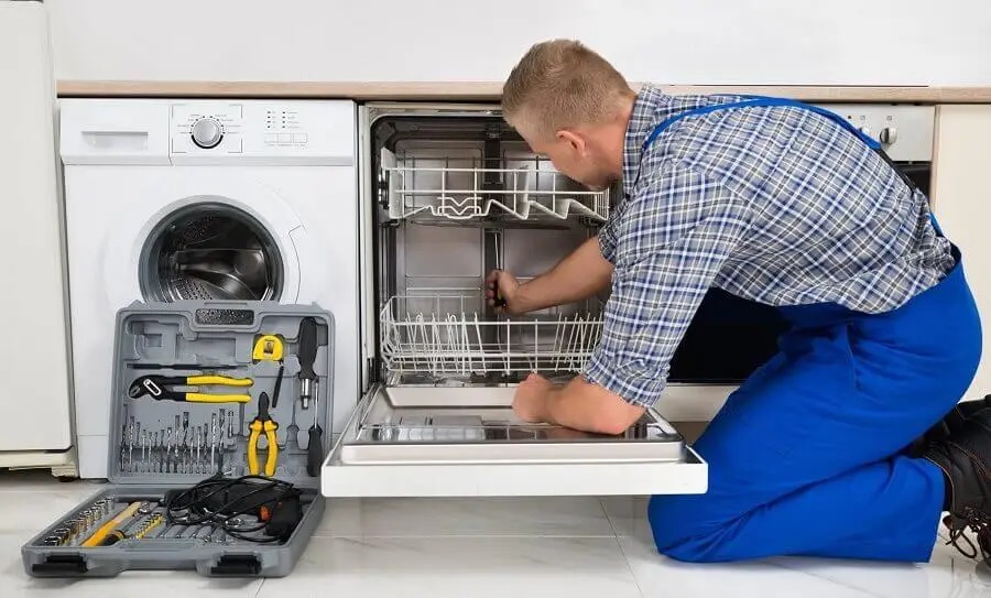 Yığılca Hoover servisi teknisyen ekibi beyaz eşya tamiri yaparken